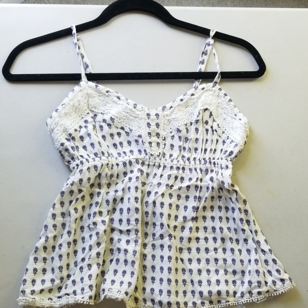 FOREVER 21 Crochet Sweatheart neckline tank